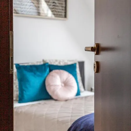 Deluxe Quentin 3bedrm, 2bathrm Budapest